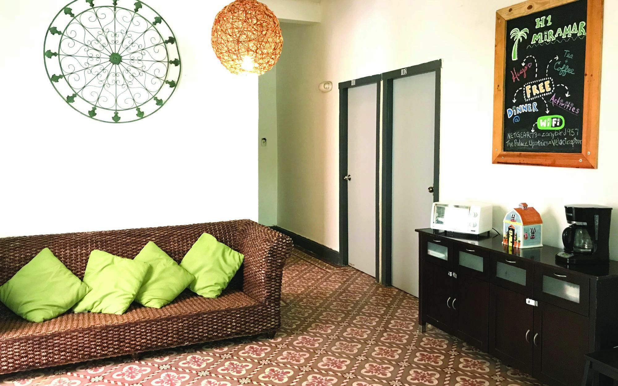 Hostal H1 Miramar